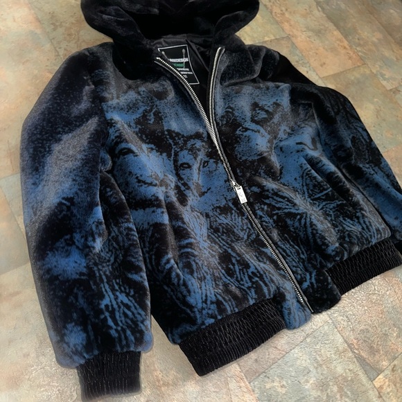 Men's Black and Blue Graphic Bomber Jacket - Picture 2 of 6